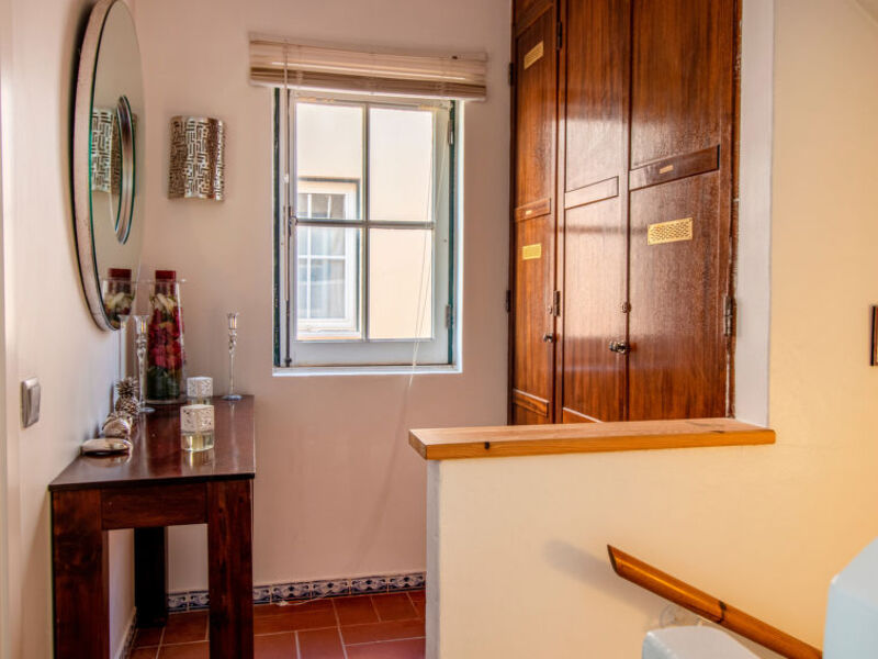 Beautiful Two Bedroom Apartment In The Old Village