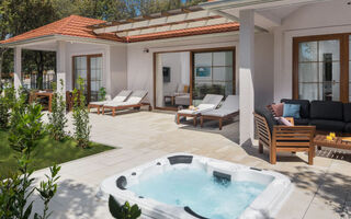 Náhled objektu Luxury Bay Villa with private hot tub, Bale