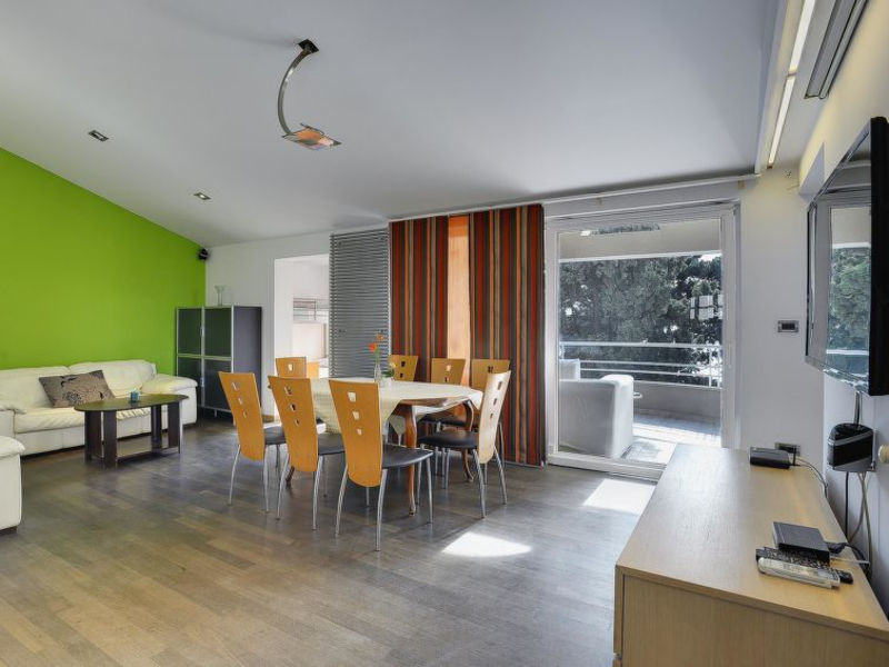 House Valdefora