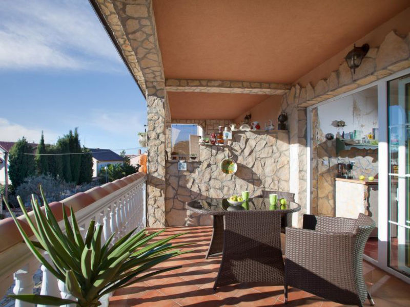 Shani Apartments