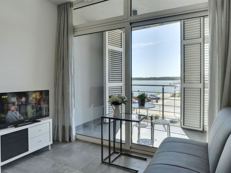 Apartment Sea
