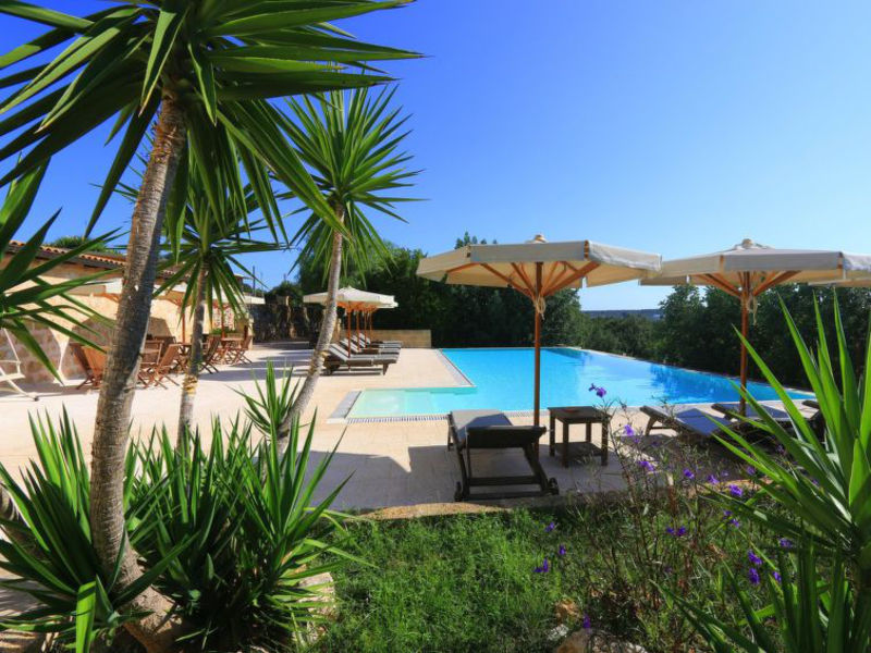 Lodge Grecale