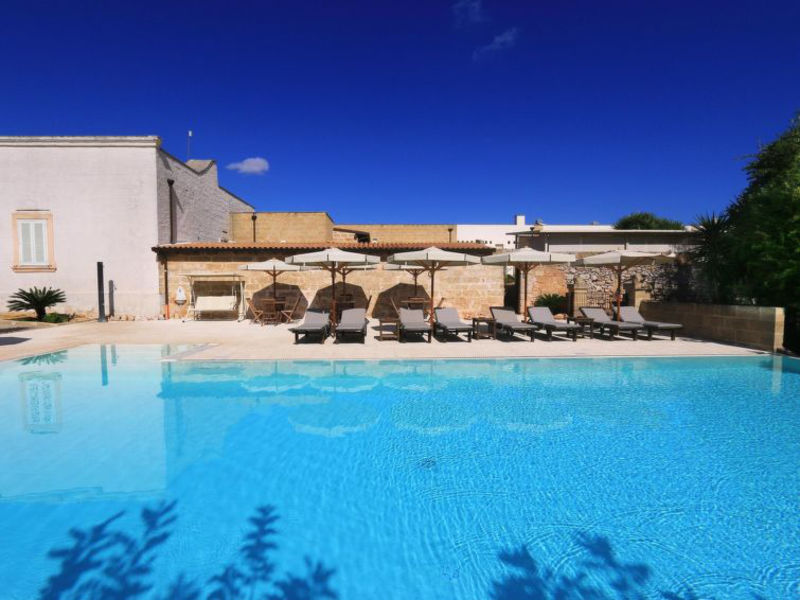 Lodge Grecale