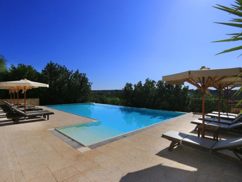 Lodge Grecale