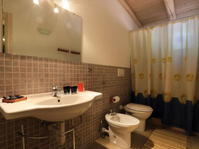 Lodge Grecale