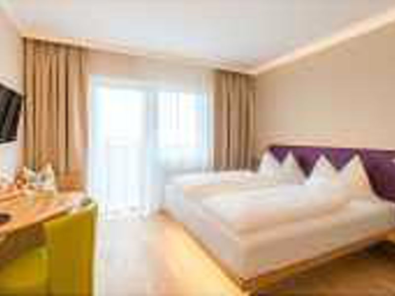 Thermenhotel All in Red