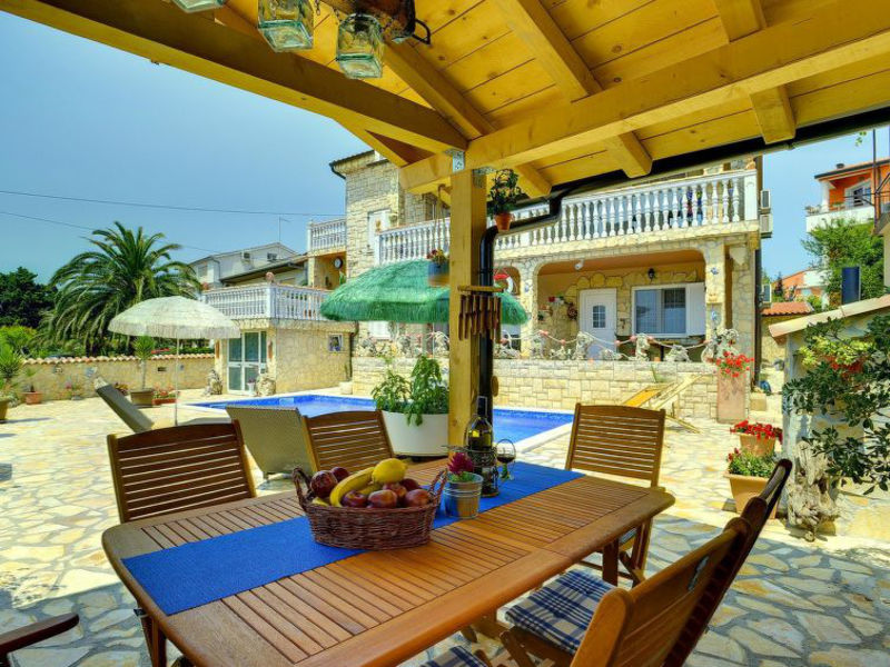 Shani Apartments