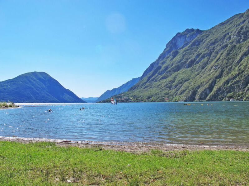 A Due Passi Del Lago