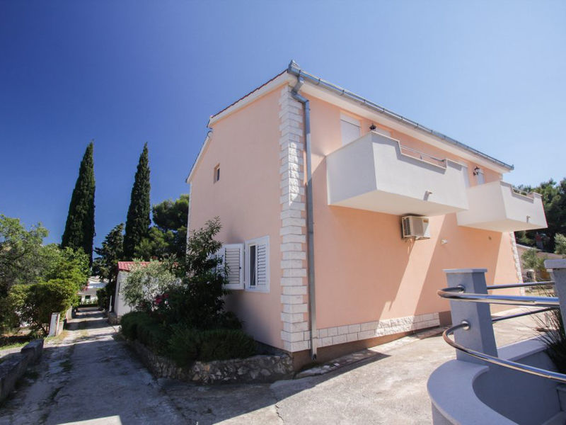 Vila Sale