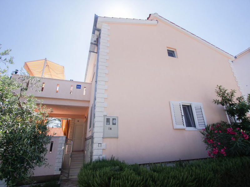 Vila Sale