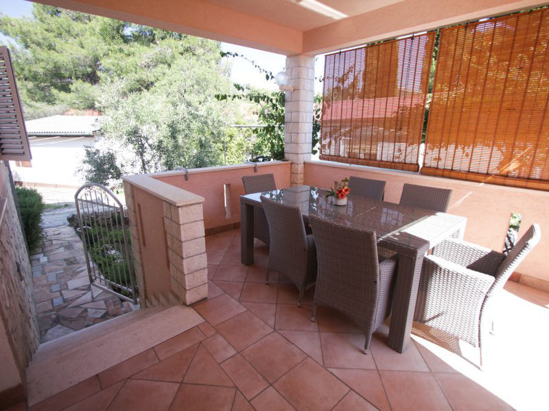 Vila Sale