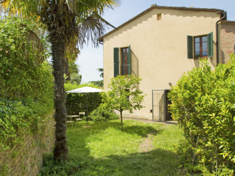 Dietro Le Mura House