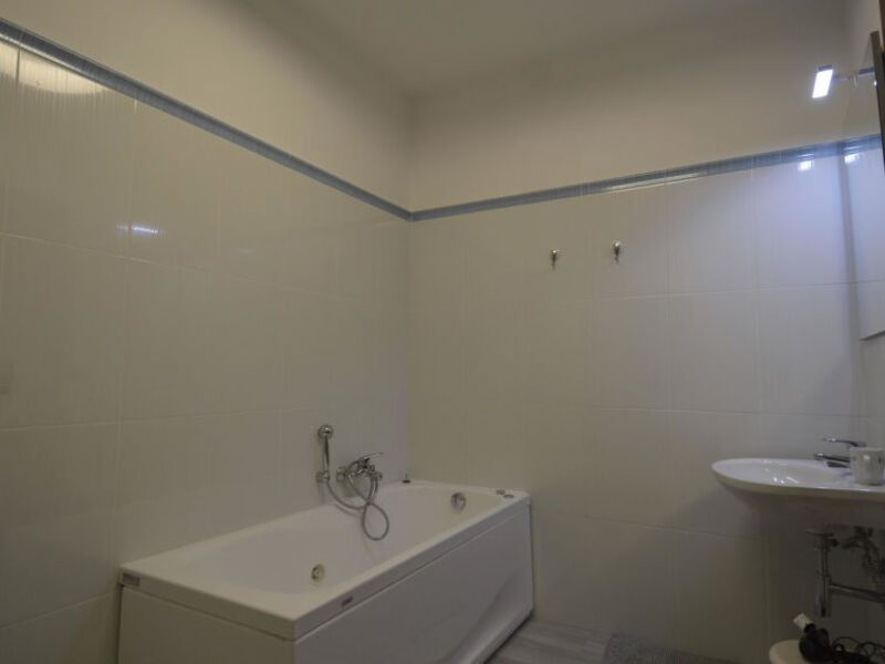 Vatican Luxury 2 Bd 2 Ba Apartment