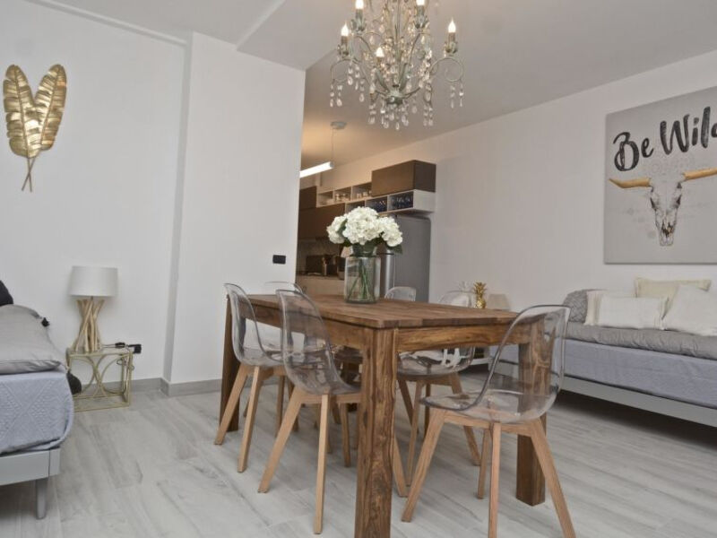 Vatican Luxury 2 Bd 2 Ba Apartment