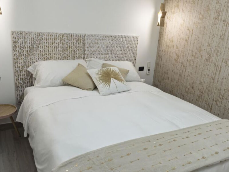 Vatican Luxury 2 Bd 2 Ba Apartment