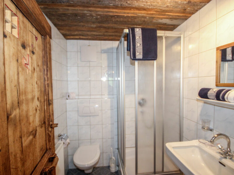 Beim Holzschnitzer