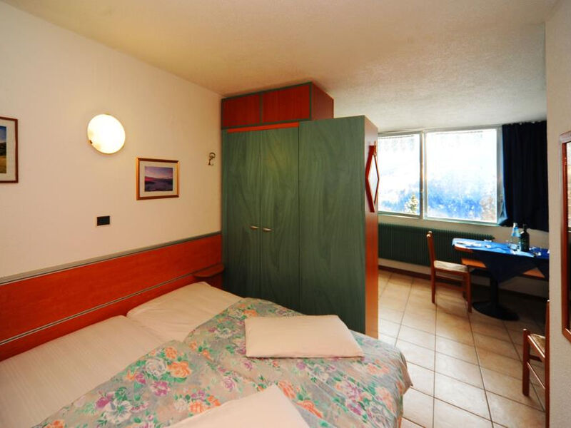 RESIDENCE LORES 2