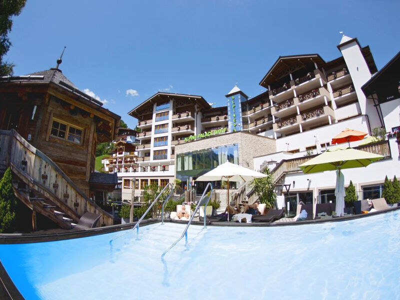 Hotel Alpine Palace