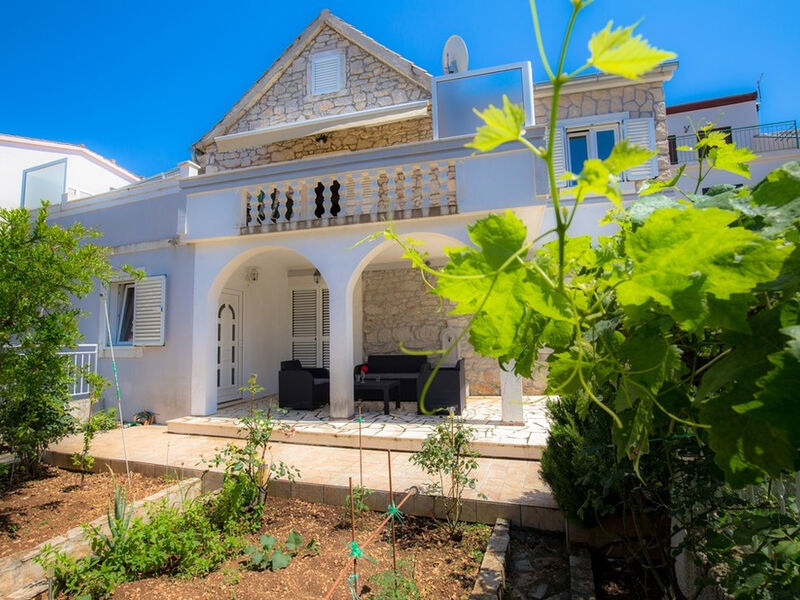 Vila 1657-57