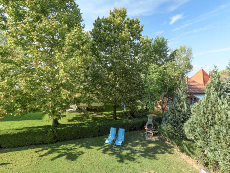 Balaton 374
