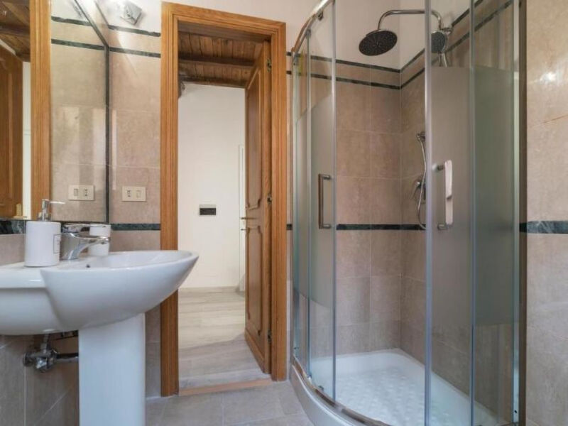 2bd 1 Ba Spanish Steps