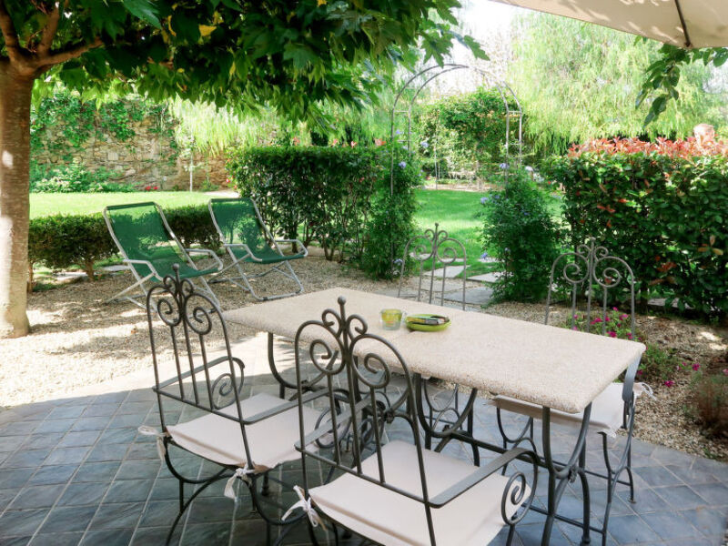 Rosso - Res. Nel Giardino Di Renzo