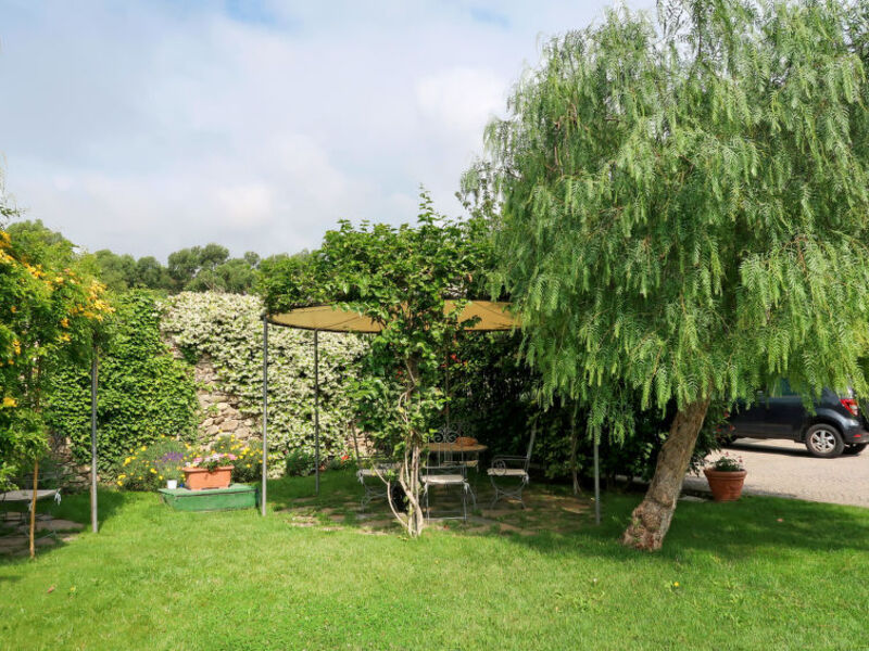 Rosso - Res. Nel Giardino Di Renzo
