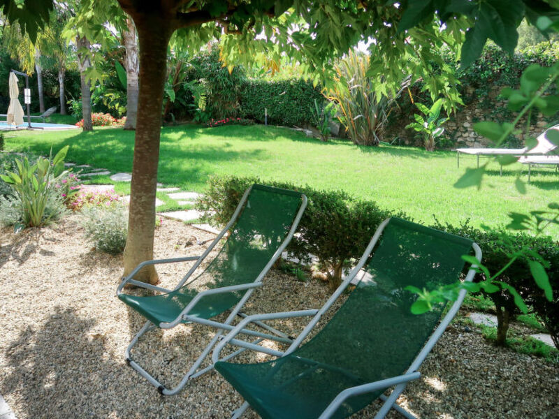 Rosso - Res. Nel Giardino Di Renzo