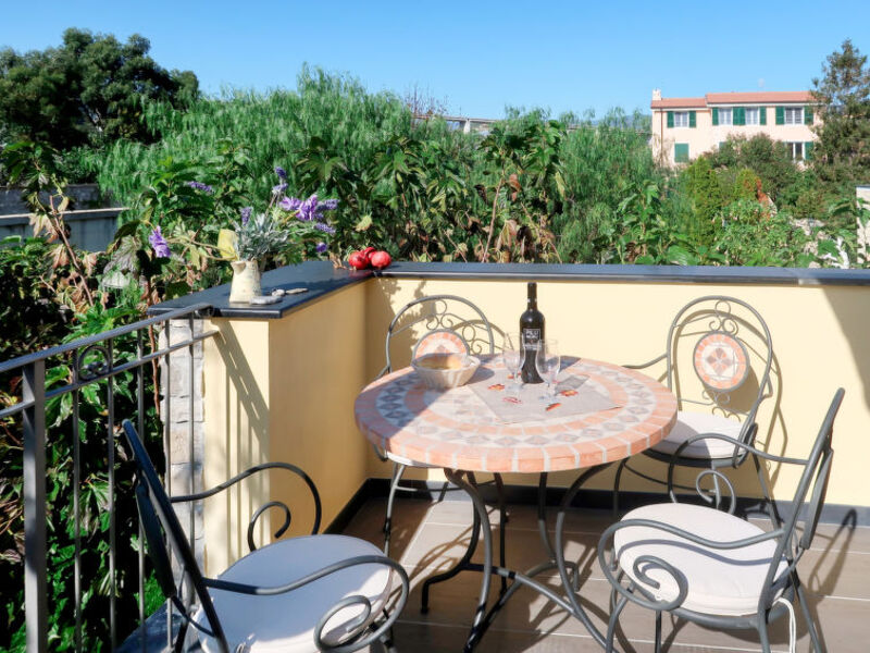 Rosso - Res. Nel Giardino Di Renzo