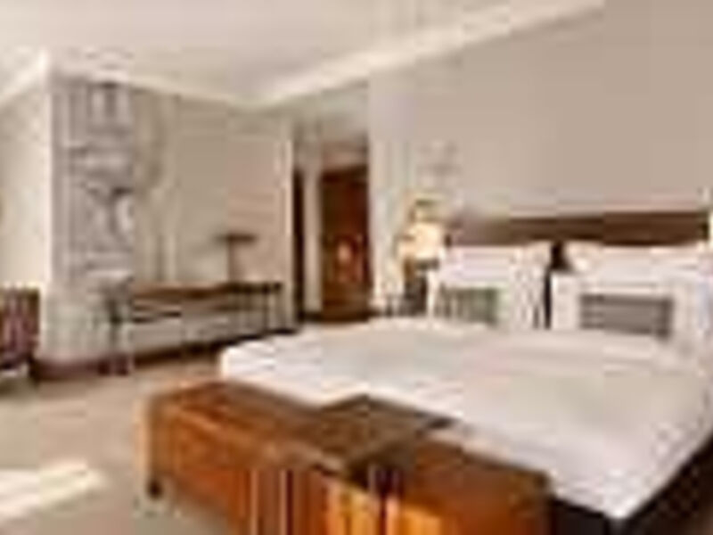 Hotel Reichshof Hamburg Curio Collection by Hilton