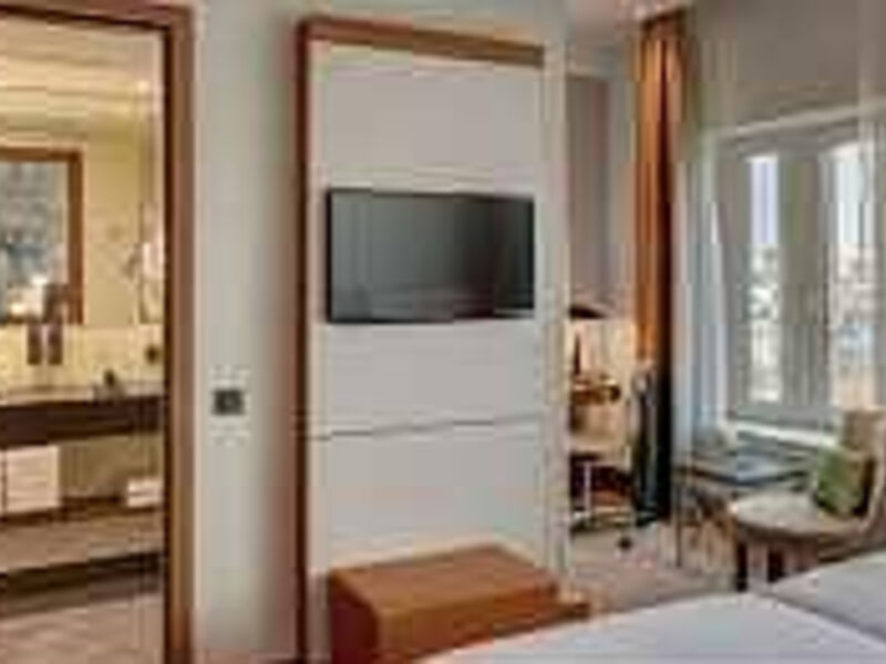 Hotel Reichshof Hamburg Curio Collection by Hilton