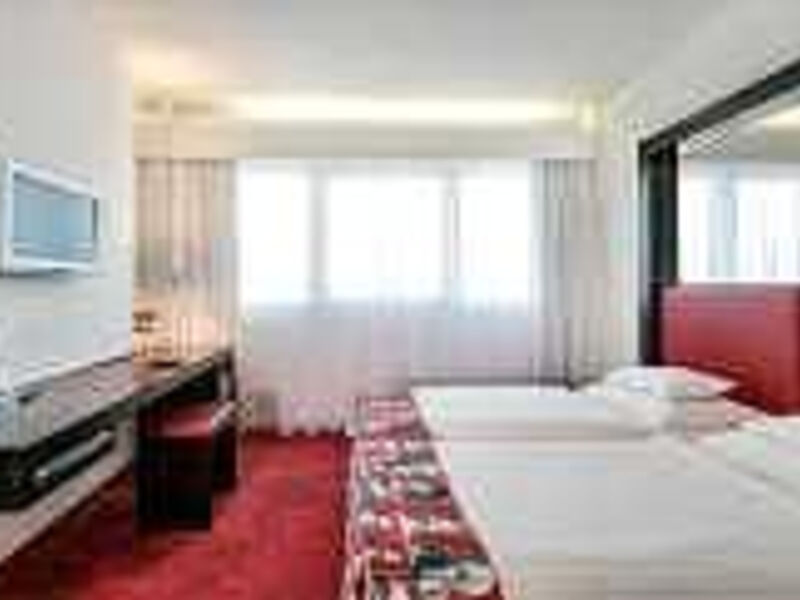 Arcotel Nike