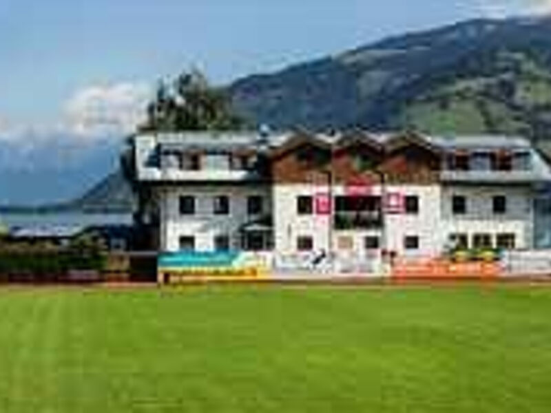 JUNGES HOTEL ZELL AM SEE