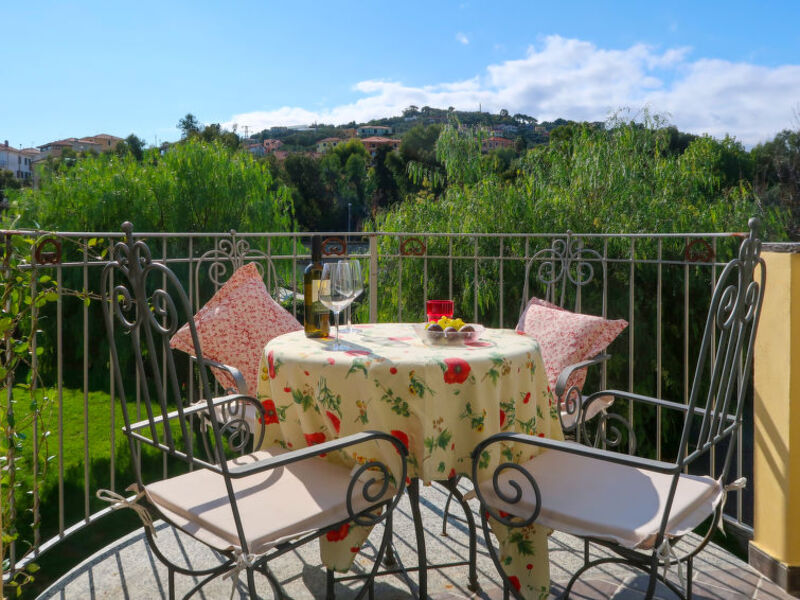 Rosso - Res. Nel Giardino Di Renzo