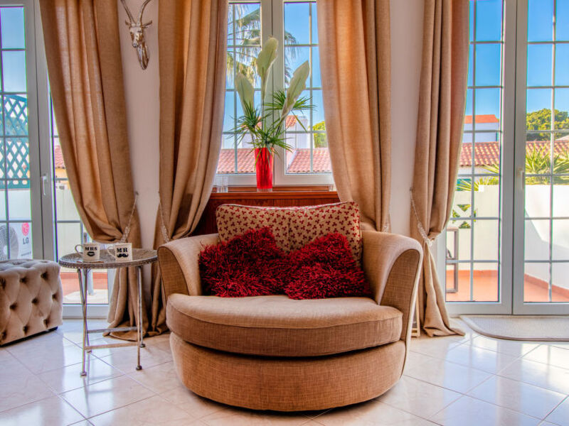 Beautiful Two Bedroom Apartment In The Old Village