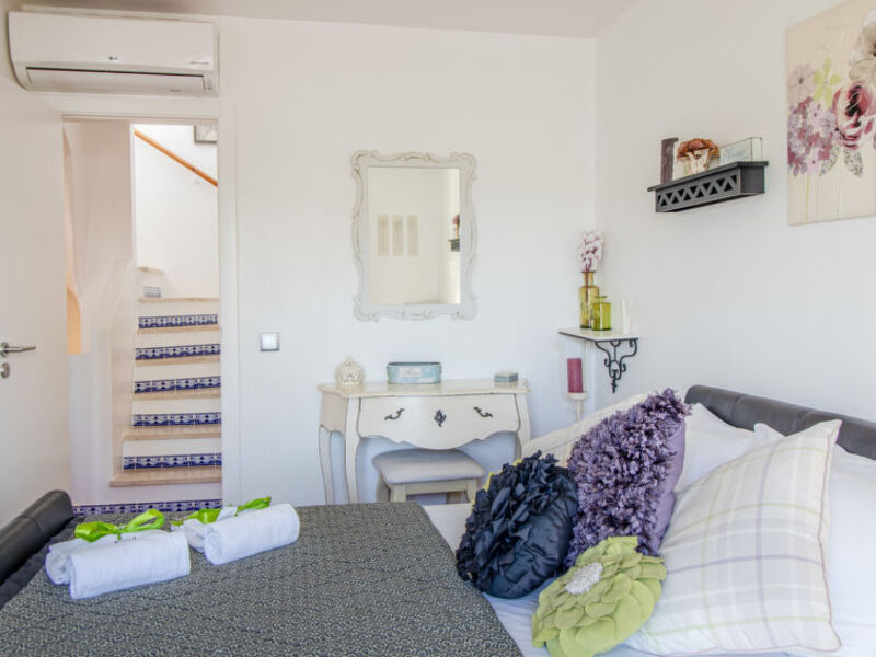 Beautiful Two Bedroom Apartment In The Old Village