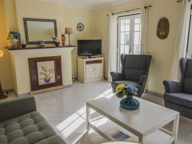 Beautiful Three Bedroom Apartment In The Old Village