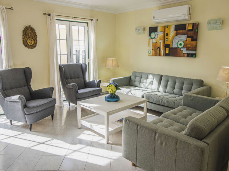 Beautiful Three Bedroom Apartment In The Old Village