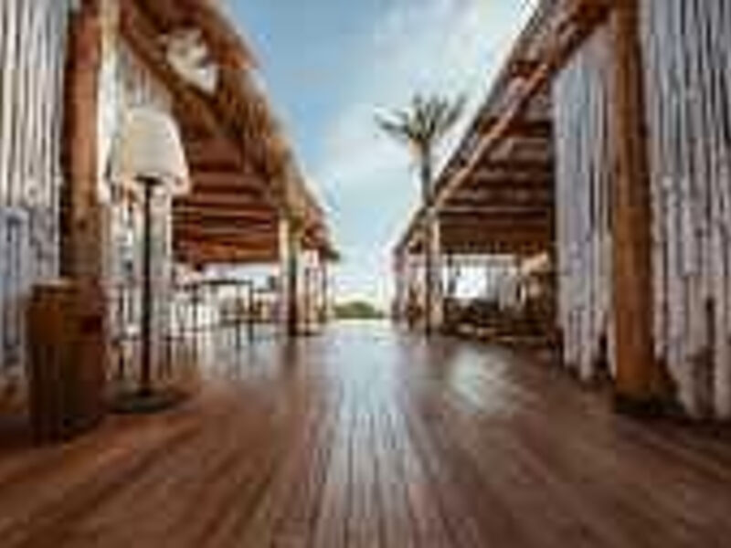 Cumeja Beach Club & Hotel