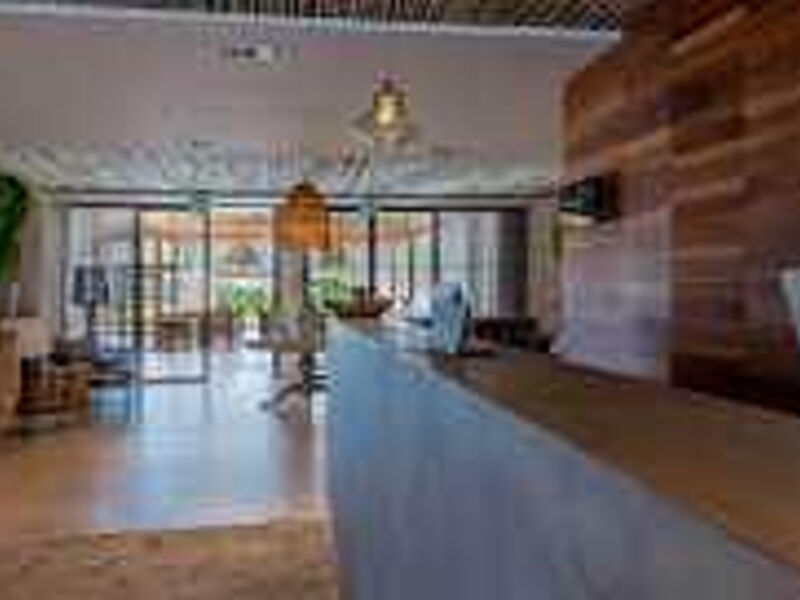 Cumeja Beach Club & Hotel