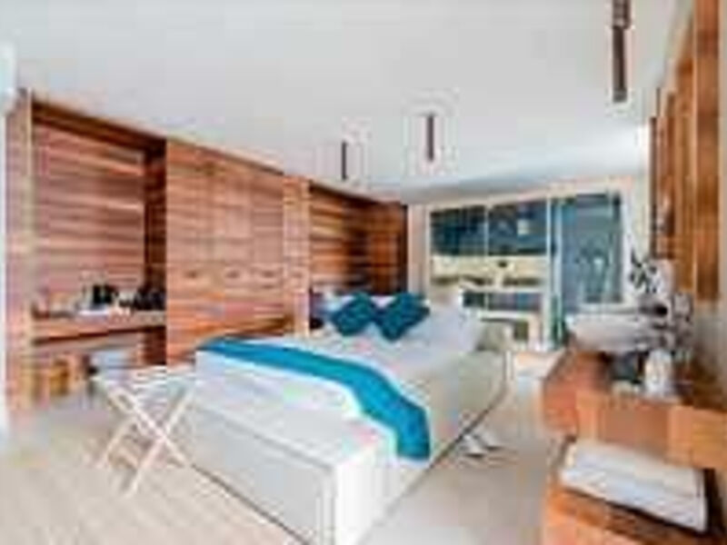 Cumeja Beach Club & Hotel