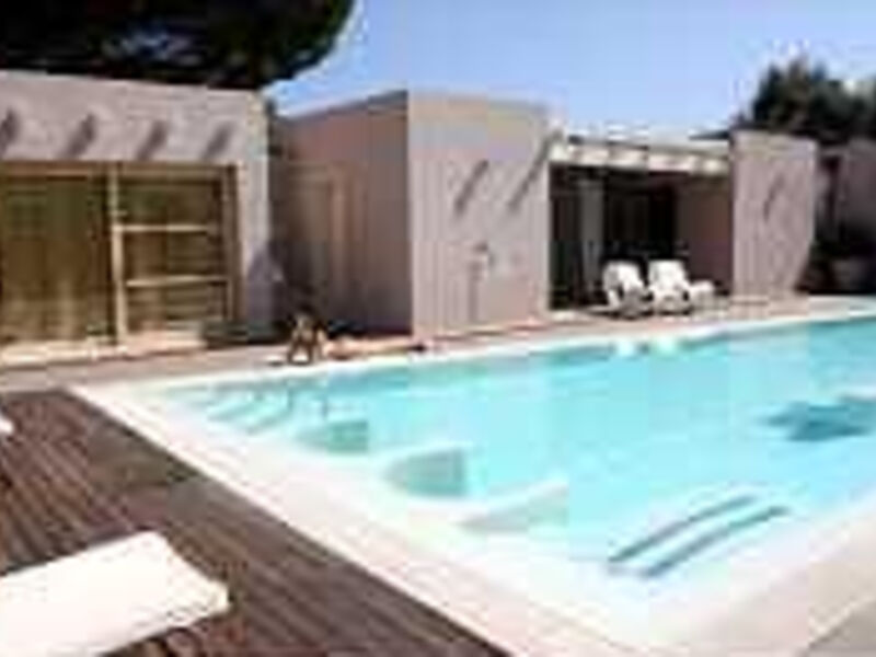 Free Beach Club