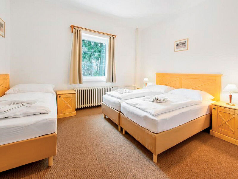 Hotel Tri ruze