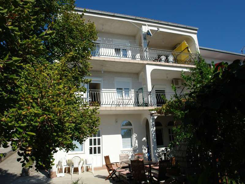 Vila 1323-182