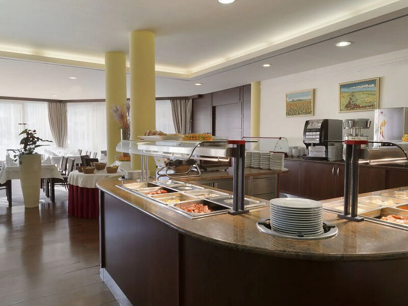 Ramada Hotel + Suites (Hotel Prisank)