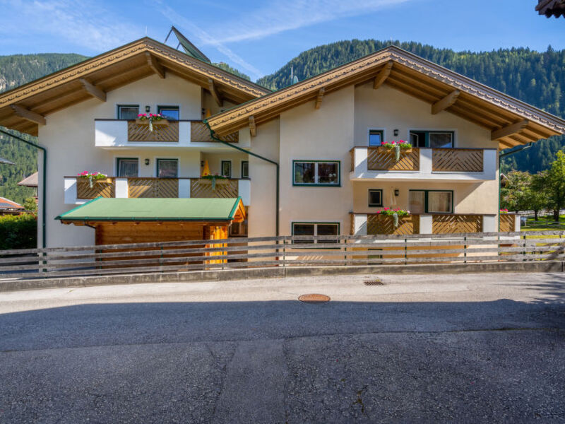 Rosa Apartmenthaus