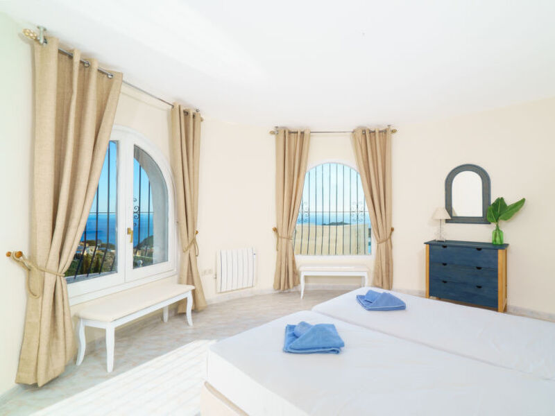 Villa Kalmias