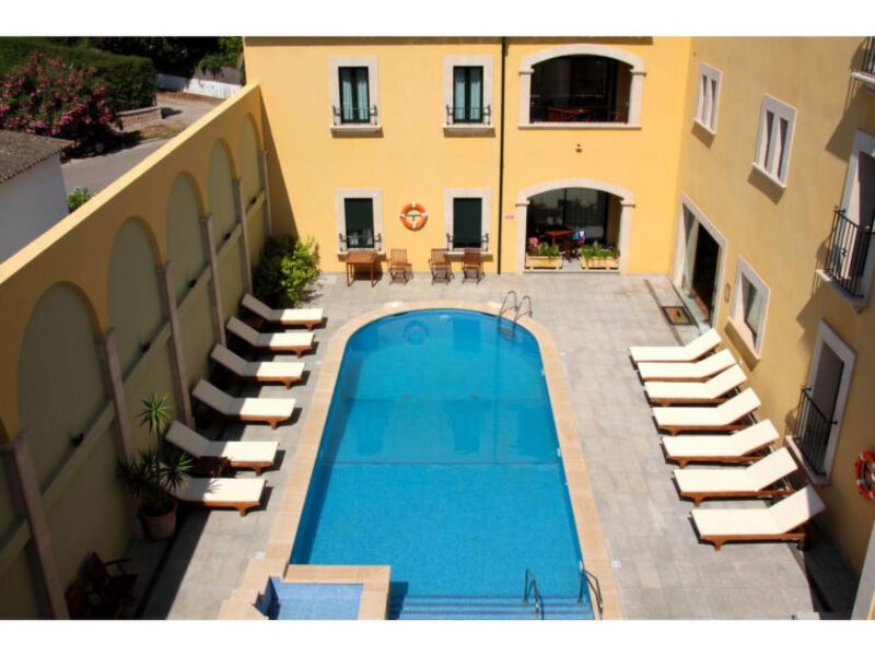 Galeon Suites