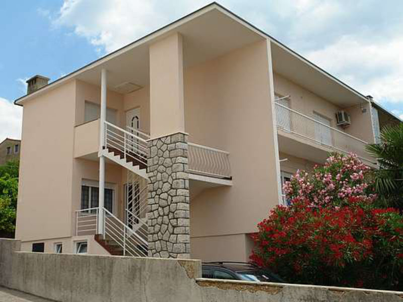 Vila 1323-296