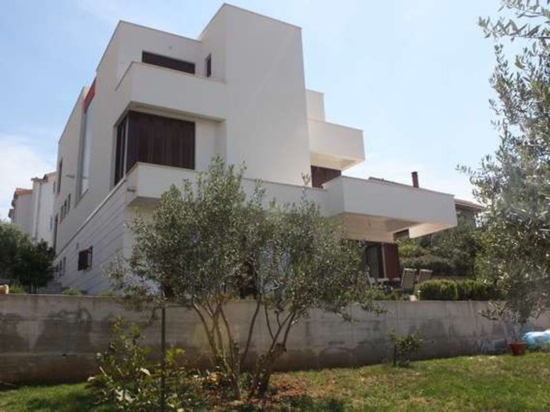 Vila 1351-136